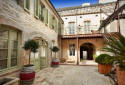 Bed and breakfast In a former wine making property from the 14th century