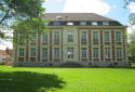 Located in Nord-Pas-de-Calais, within a 2500 m² garden, set in a 19th-century castle. B&B accommodation