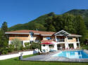 B&B with an outdoor, heated swimming pool, a garden and terrace, just 700 metres from Lake Annecy